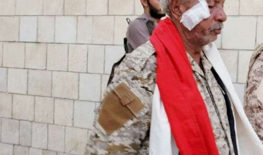 شاهد بالصورة .. تعرض اللواء مُفرح بُحيبح لإصابة بليغة في منطقة الرأس خلال المواجهات مع قوات الحوثي جنوب مدينة مأرب ( صورة )