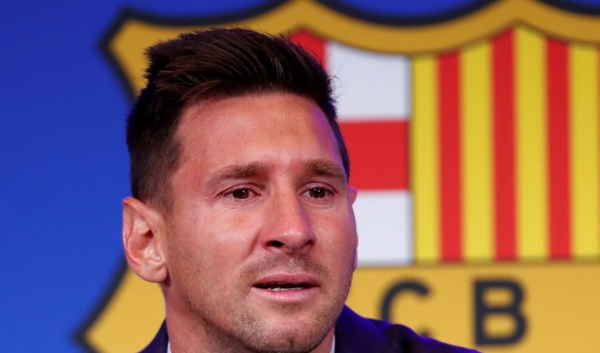ميسي يجهش بالبكاء في مؤتمر صحفي ويقول : بيان برشلونة صدمني.. وباريس ضمن خياراتي