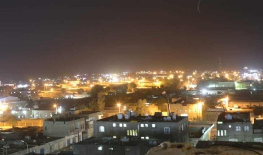 عاجل | سلسلة انفجارات عنيفة تهز مدينة مارب قبل قليل ومصادر تتحدث عن استهداف حوثي لمعسكر صحن الجن