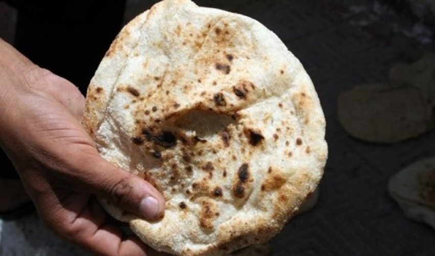 عاجل | سكان العاصمة صنعاء يستيقظون على جرعة سعرية قاتلة في أسعار الخبز